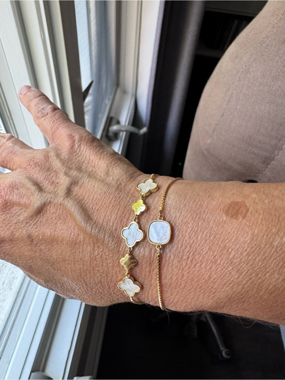 Eye Candy 2 pack mother of pearl clover slider bracelets.